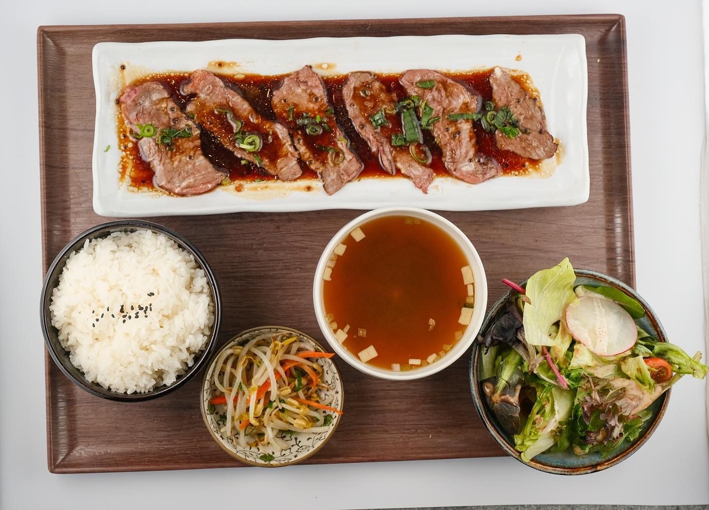 Seared beef with rice and miso soup